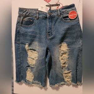 Hot Kiss Distressed Bermuda shorts